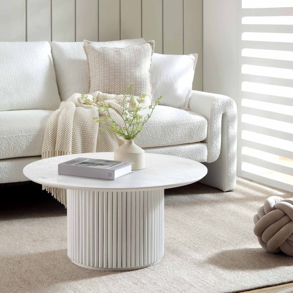 Maru Round Oak Pedestal bàn cà phê, rửa trắng