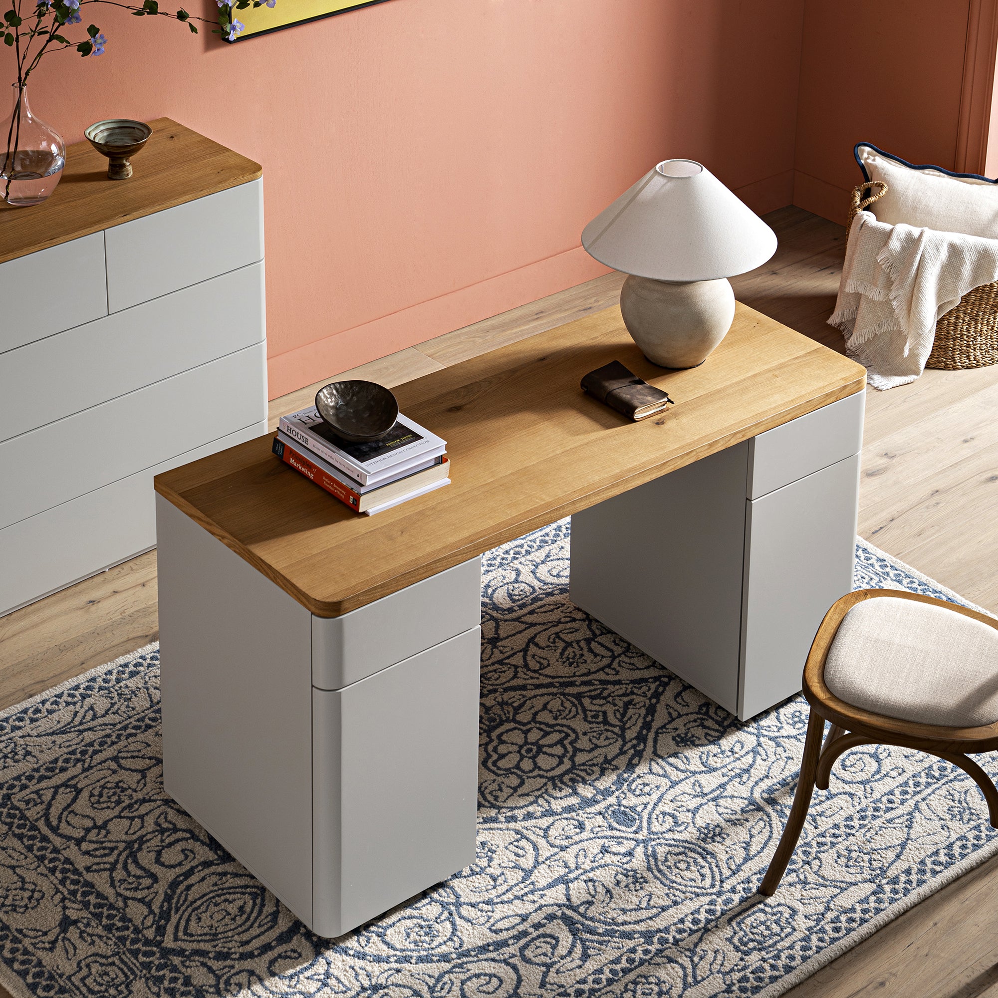 Bàn cạnh Agnes cong với lưu trữ, Dove Gray với Oak Top - Ảnh 3