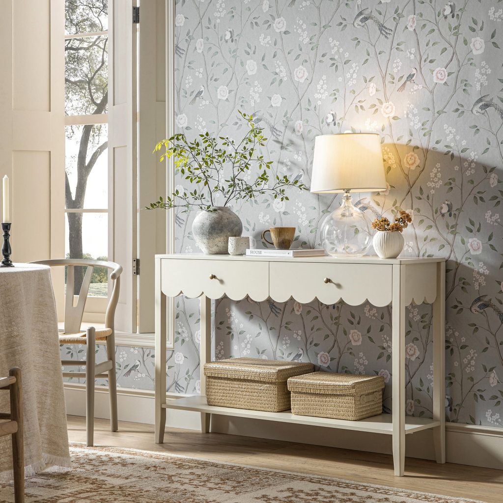 Henley Scalloped Edge Console Table, Cát nhẹ