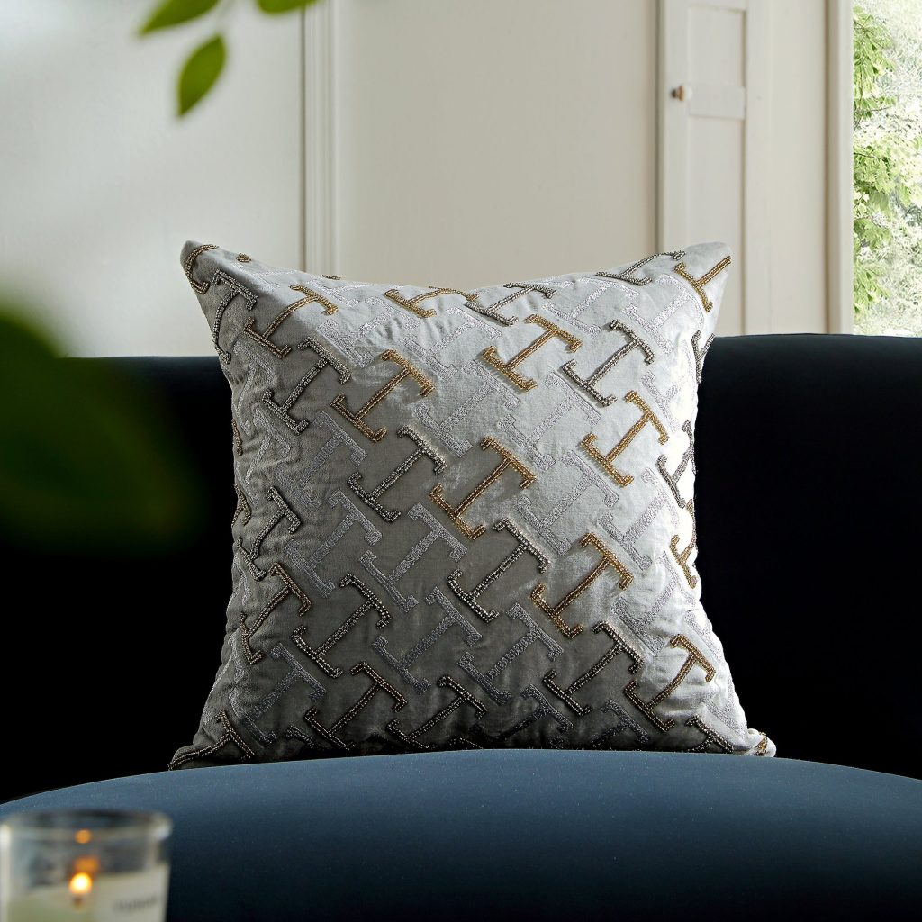 Bộ sưu tập cao cấp Reina Hand Beaded Pillow