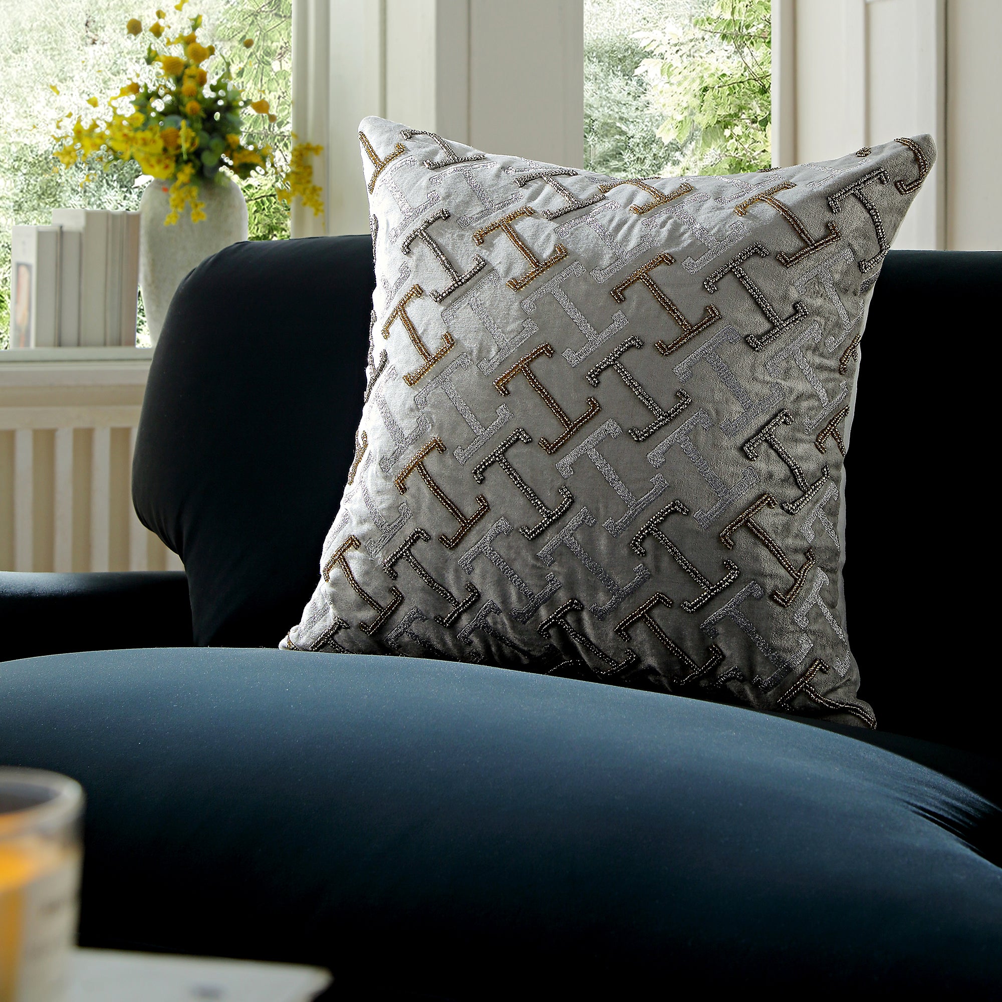 Bộ sưu tập cao cấp Reina Hand Beaded Pillow - Ảnh 2