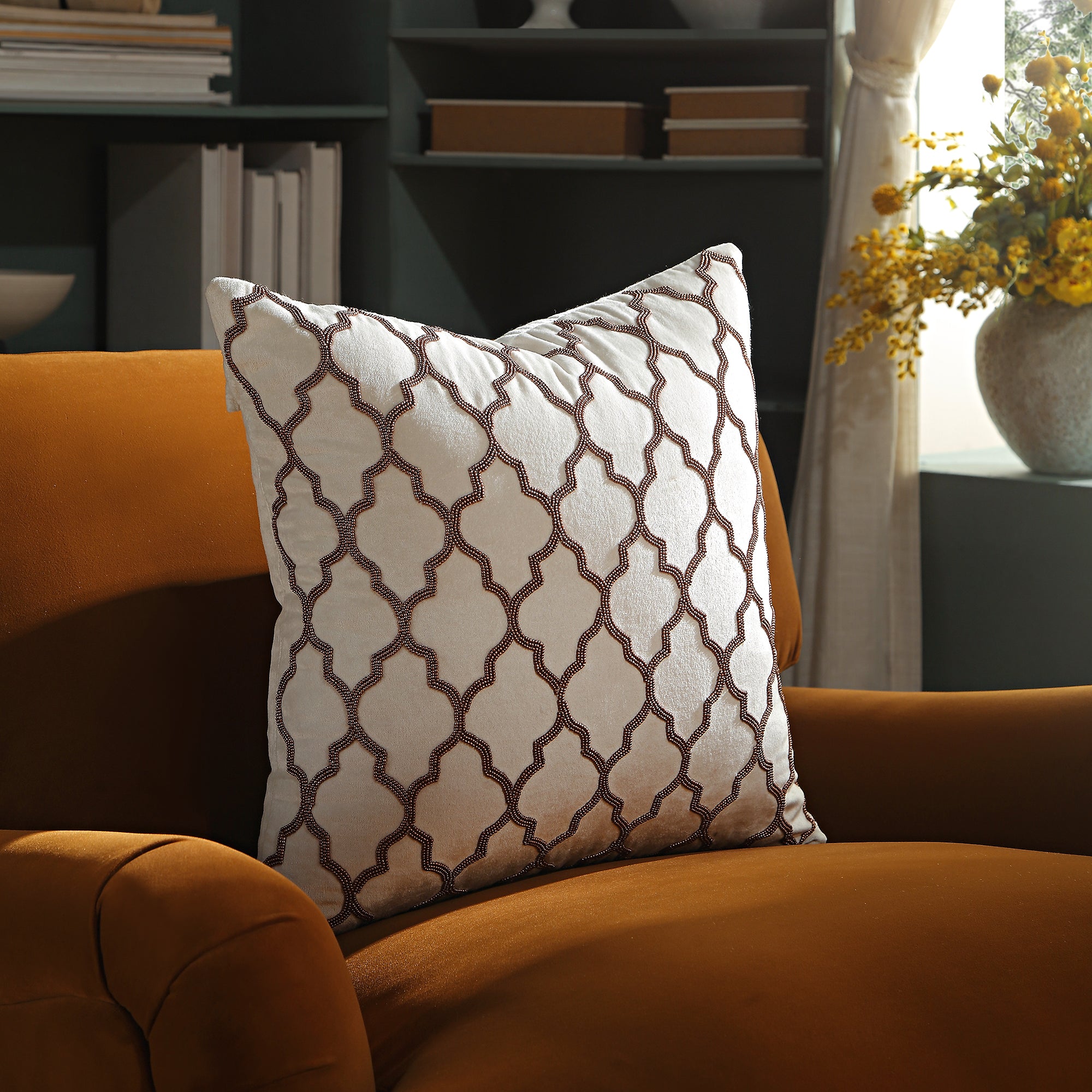 Bộ sưu tập cao cấp Trellis Hand Beaded Pillow - Ảnh 2