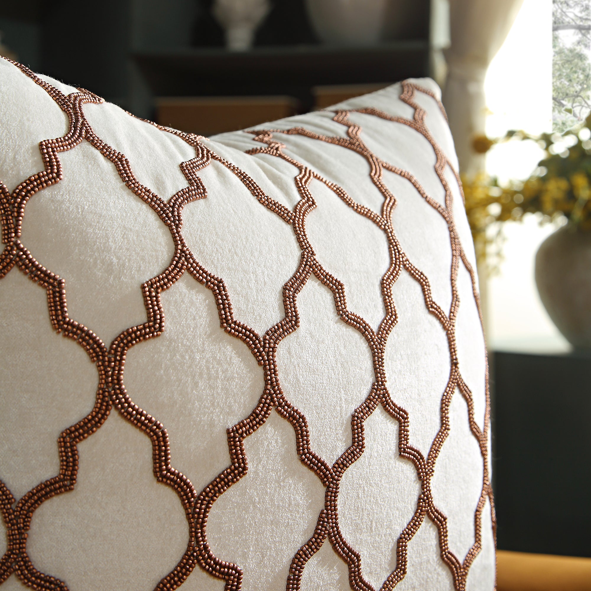 Bộ sưu tập cao cấp Trellis Hand Beaded Pillow - Ảnh 3