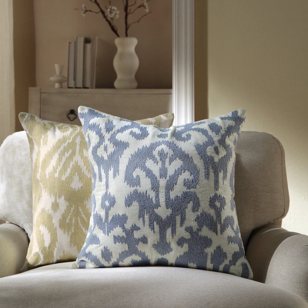 Bộ sưu tập Ikat Dusty Blue tay thêu gối