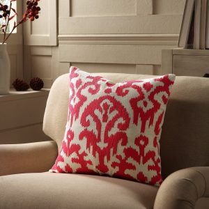 Ikat Collection Fuchsia tay thêu gối