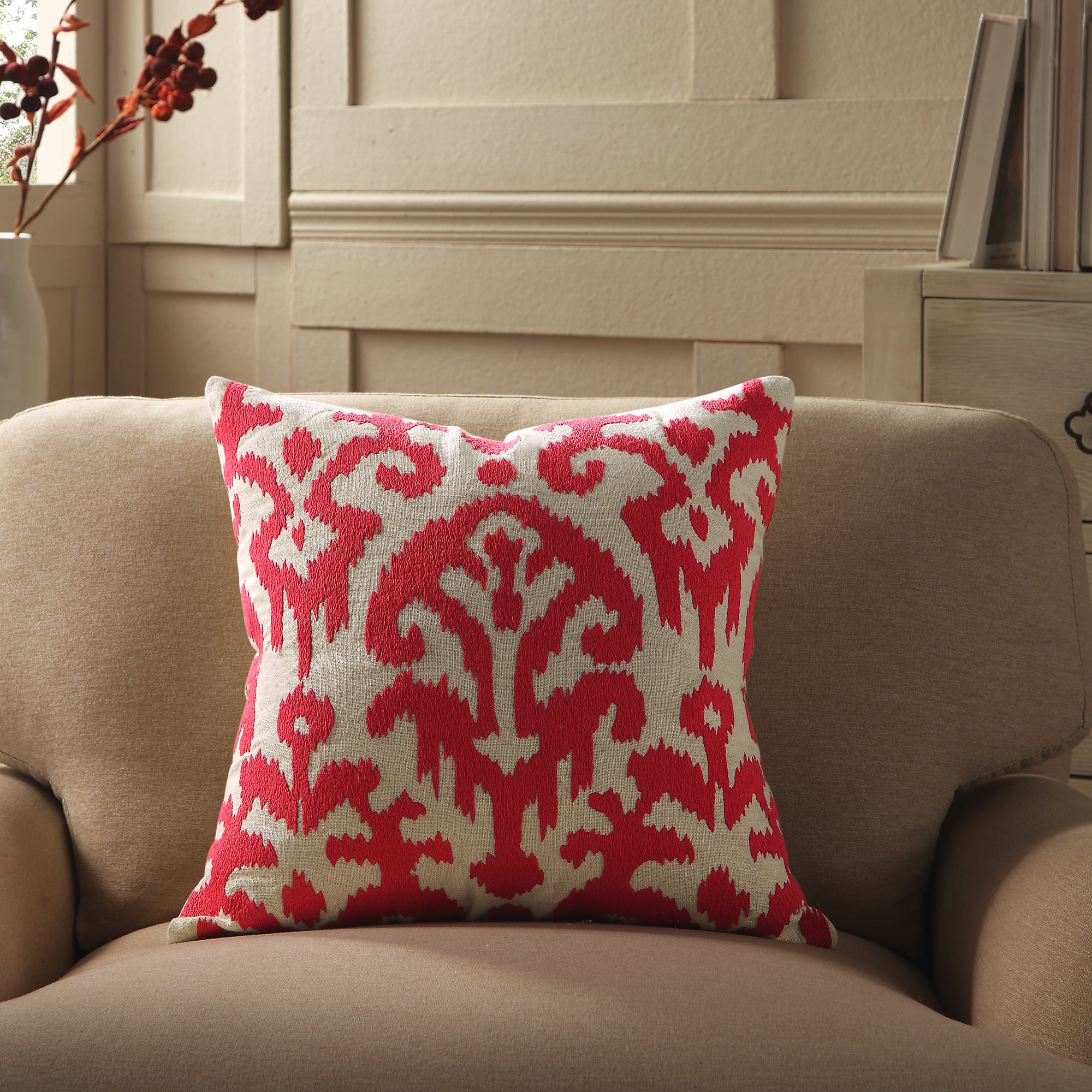 Ikat Collection Fuchsia tay thêu gối - Ảnh 2